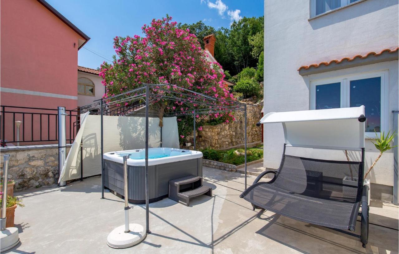 1 Bedroom Gorgeous Apartment In Mošćenička Draga Extérieur photo