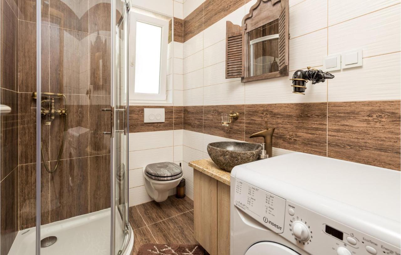 1 Bedroom Gorgeous Apartment In Mošćenička Draga Extérieur photo