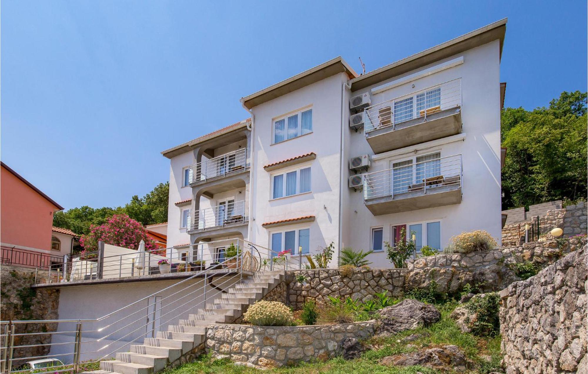 1 Bedroom Gorgeous Apartment In Mošćenička Draga Extérieur photo