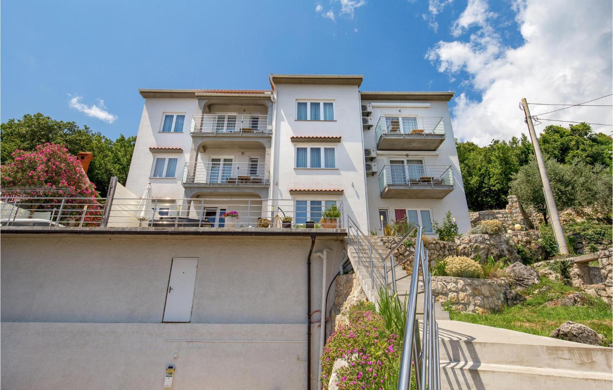 1 Bedroom Gorgeous Apartment In Mošćenička Draga Extérieur photo